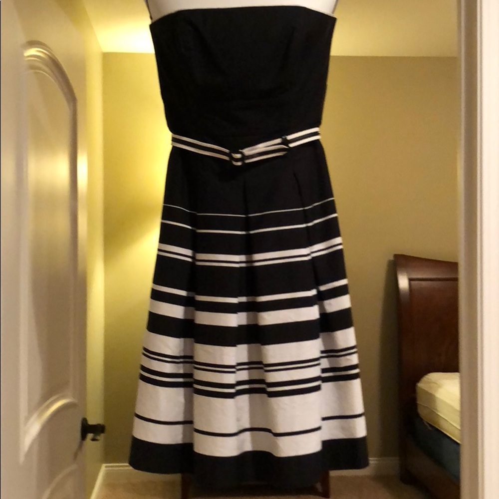 NEW White House Black Market Strapless Dress